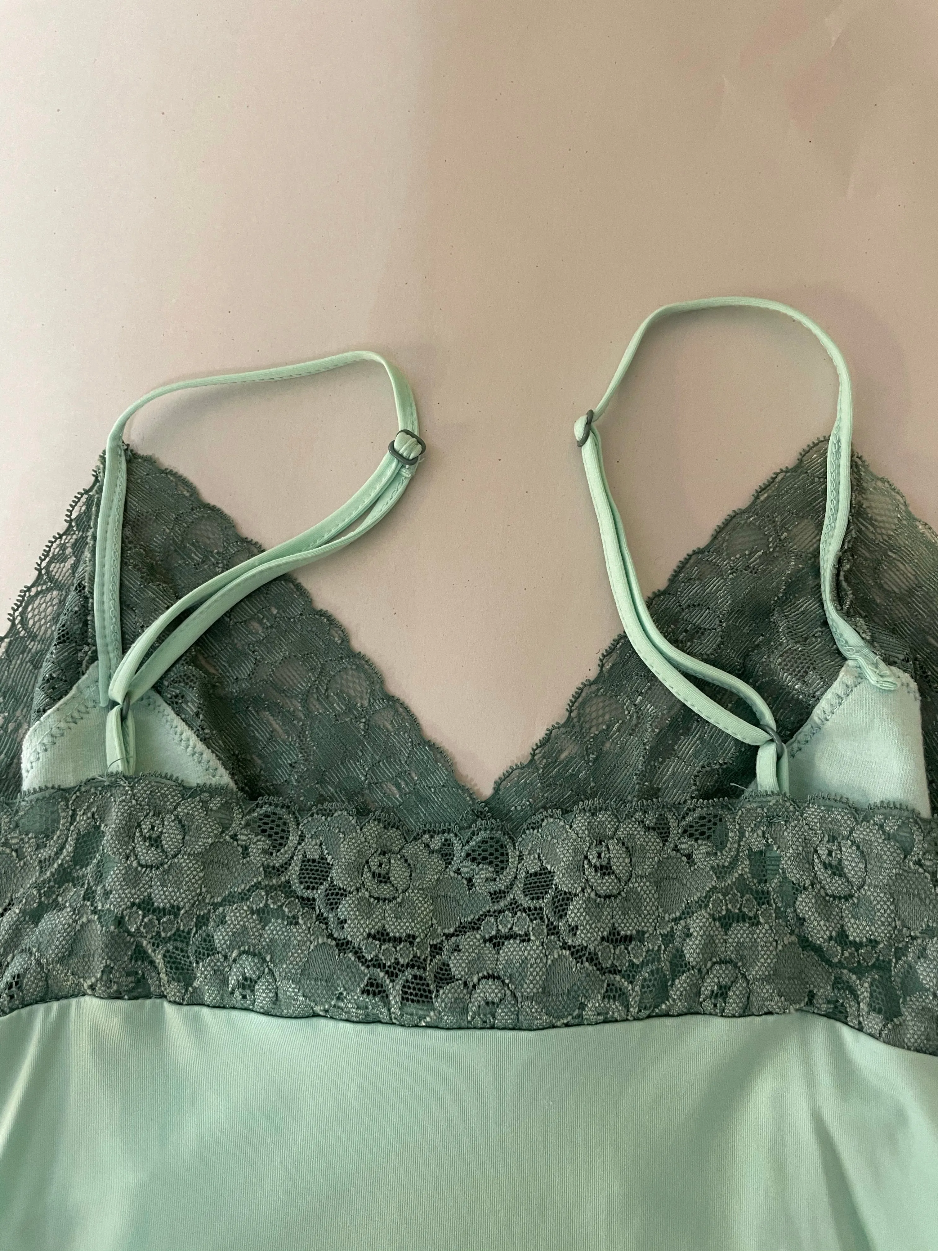 <€€* MODA Intl Nylon Lace Trim Camisole Lingerie Sleepware Green Small